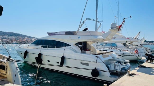 FERRETTI 592 in Kroatien, Croatia - 18,3 m 2010