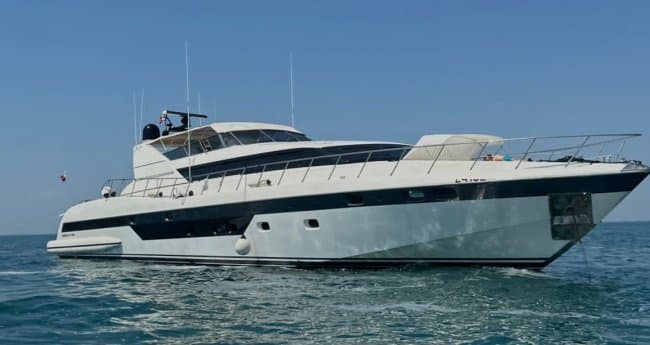MANGUSTA 107 SPORT in Italien, Italy - 32,0 m 1999