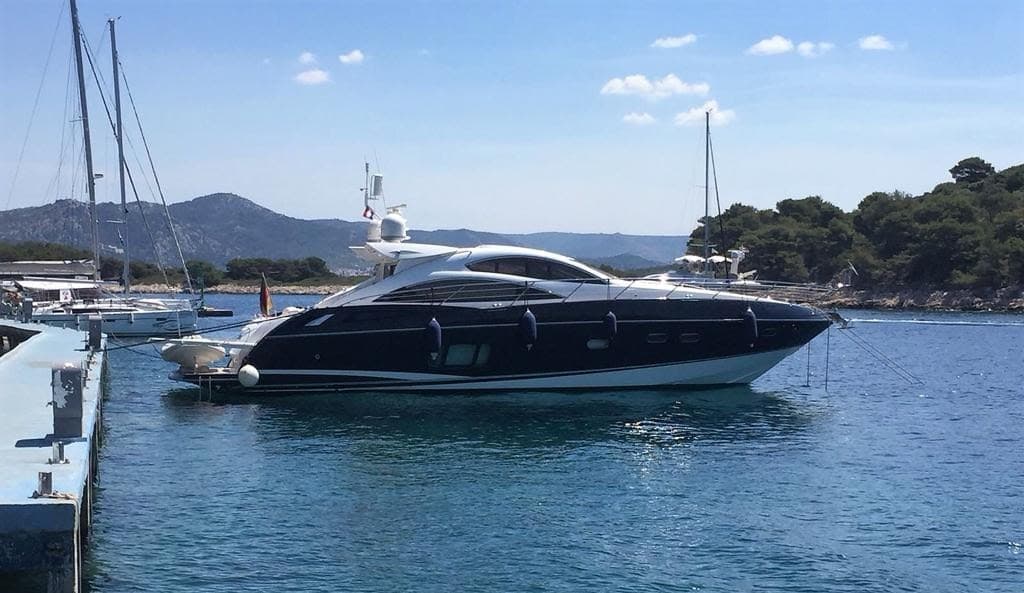 Sunseeker Predator 62 in Croatia - 65 ft 2008