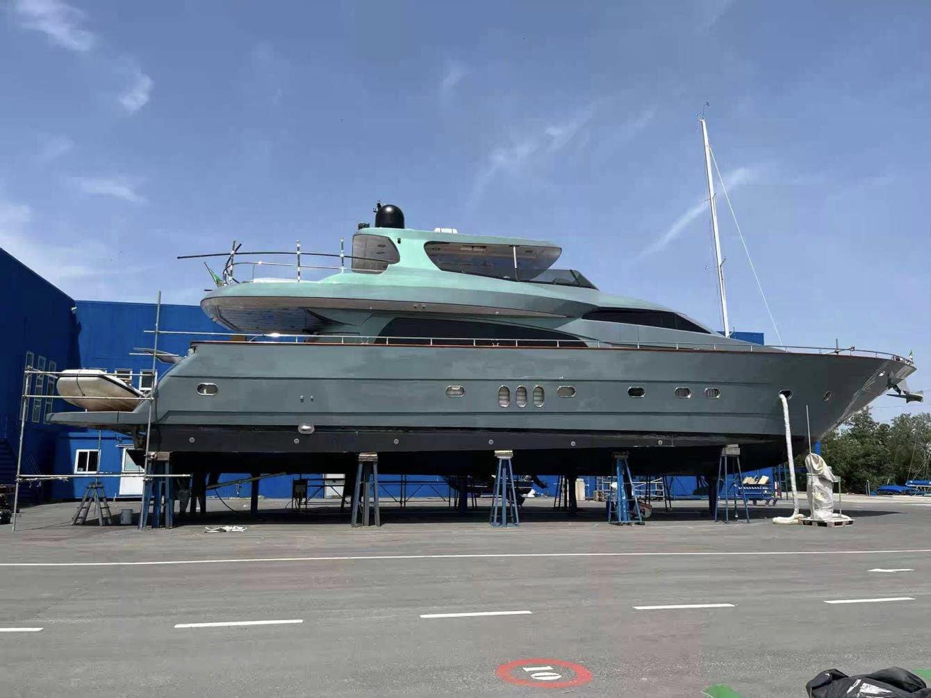 Firebird Viareggio Firebird 28M fly in Forneta, Spain, ES - 91 ft 2009