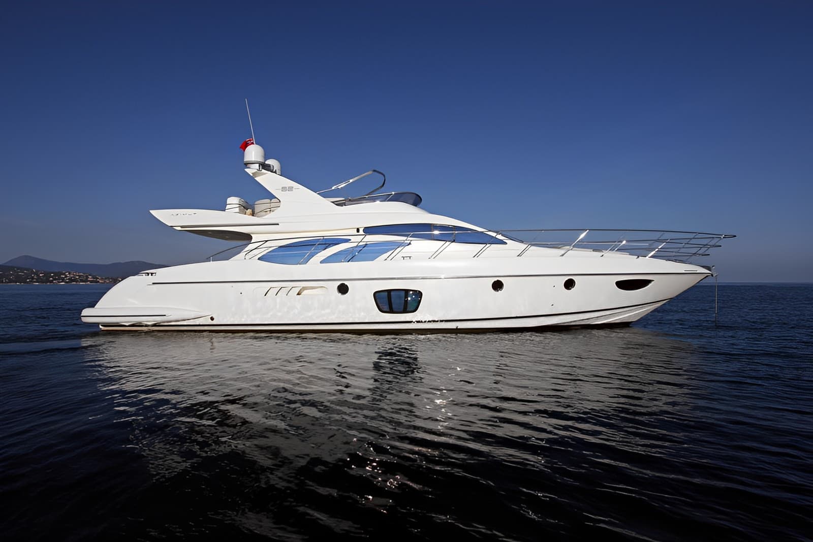 Azimut 62E in Viareggio, Italy - 65 ft 2009