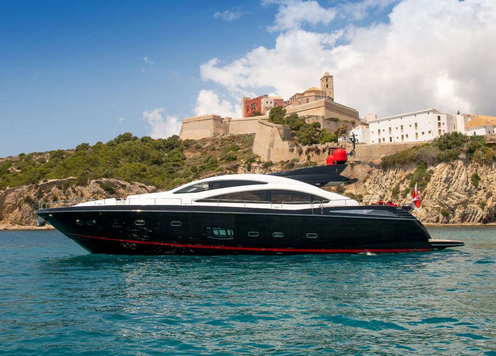 Sunseeker Predator 84 in Antibes, France - 87 ft 2010