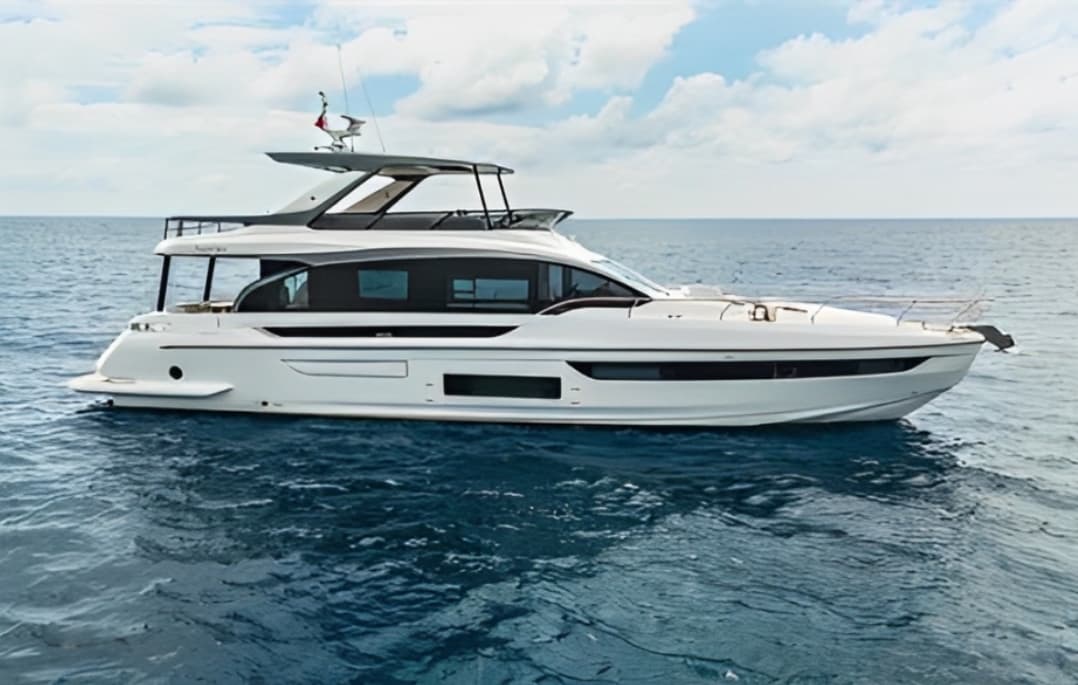 Azimut 72 Fly in Varazze, Italy - 74 ft 2024