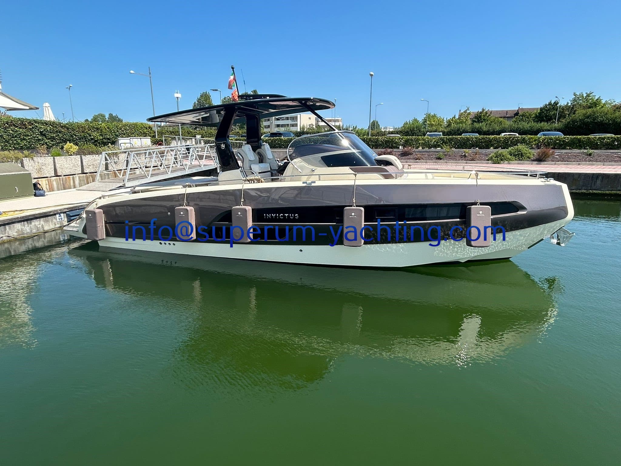 Invictus GT 320 in Italy - 10,0 m 2024