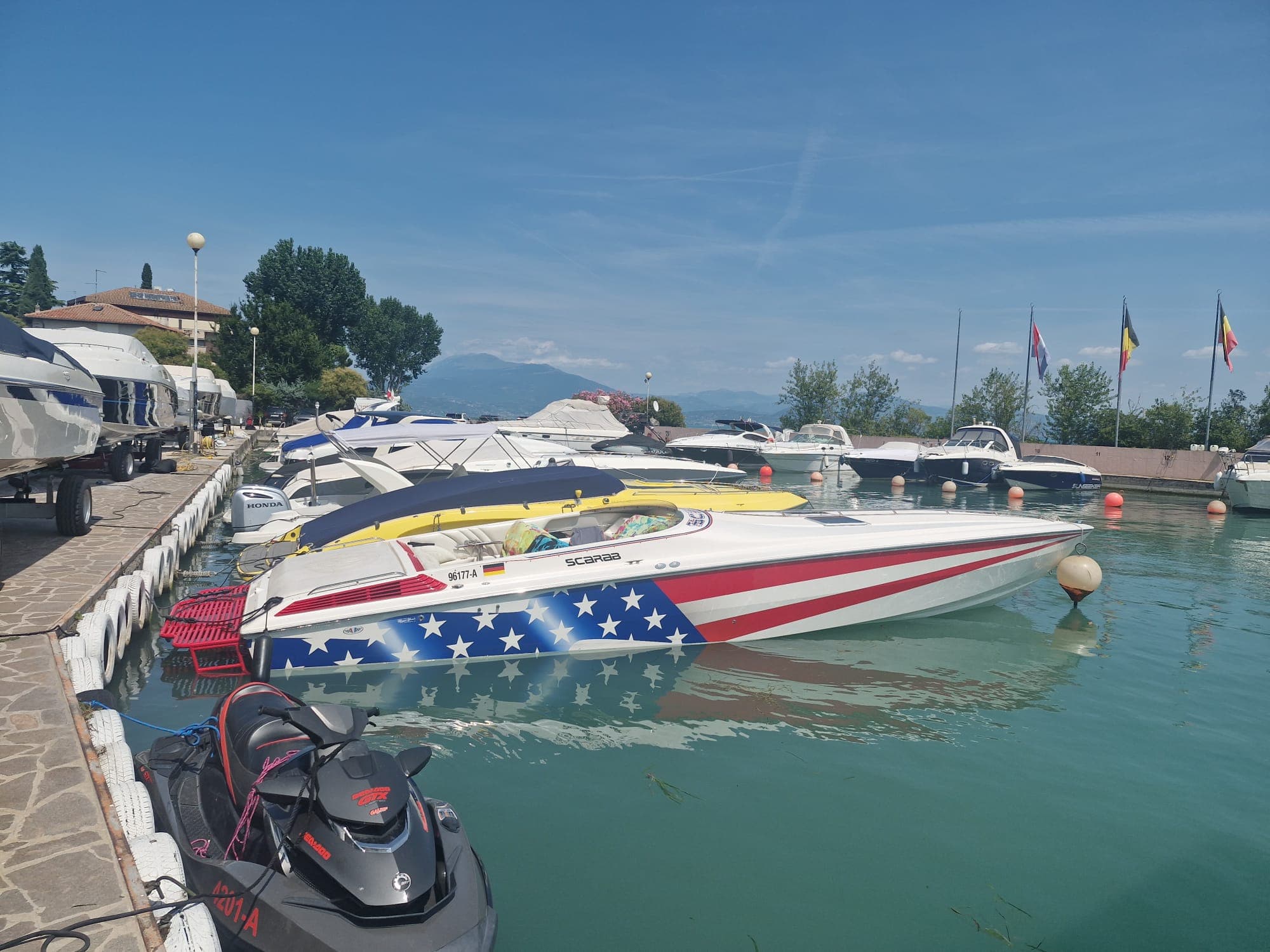 Wellcraft Scarab 38 in Gardasee, IT - 11,6 m 1997
