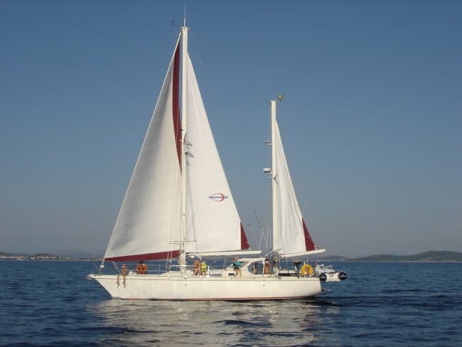 AMEL SHARKY in Croatia - 39 ft 1988