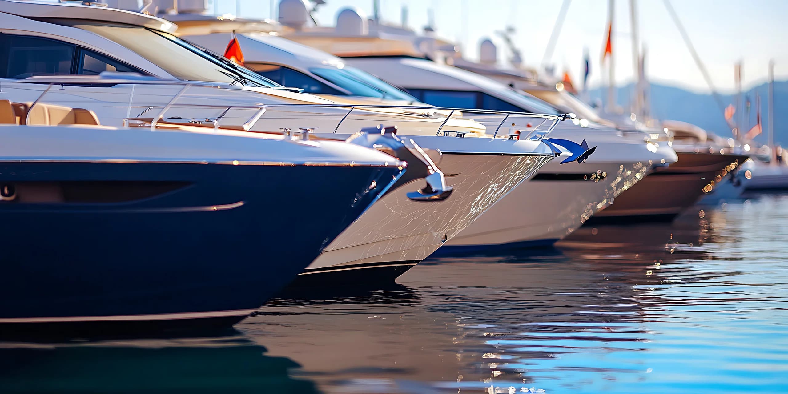 Yate de lujo en el mar